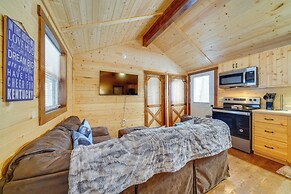 Pond-view Cabin Near Louisville on Racehorse Farm!