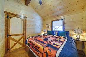 Pond-view Cabin Near Louisville on Racehorse Farm!