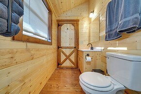 Pond-view Cabin Near Louisville on Racehorse Farm!