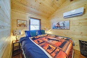 Pond-view Cabin Near Louisville on Racehorse Farm!