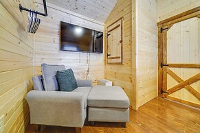 Pond-view Cabin Near Louisville on Racehorse Farm!