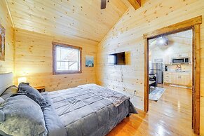 La Grange Cabin on a Racehorse Farm w/ Pond Views!