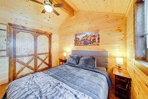 La Grange Cabin on a Racehorse Farm w/ Pond Views!