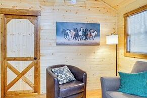 La Grange Cabin on a Racehorse Farm w/ Pond Views!