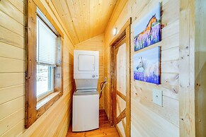 La Grange Cabin on a Racehorse Farm w/ Pond Views!