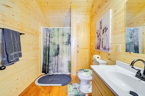 La Grange Cabin on a Racehorse Farm w/ Pond Views!