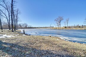 La Grange Cabin on a Racehorse Farm w/ Pond Views!