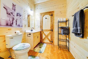 La Grange Cabin on a Racehorse Farm w/ Pond Views!