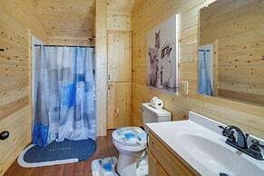 Porch & Pond Views: La Grange Cabin Retreat!