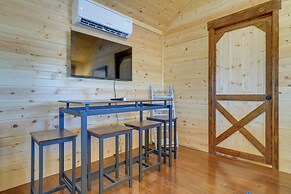 Porch & Pond Views: La Grange Cabin Retreat!