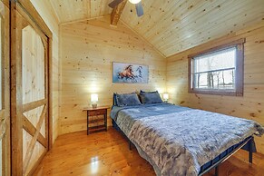 28 Mi to Downtown Louisville: Serene Farm Getaway
