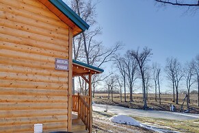 28 Mi to Downtown Louisville: Serene Farm Getaway