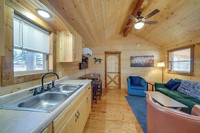 28 Mi to Downtown Louisville: Serene Farm Getaway