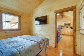 28 Mi to Downtown Louisville: Serene Farm Getaway