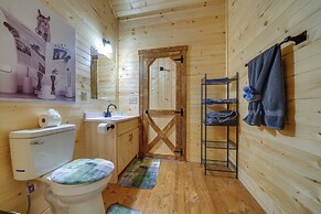 28 Mi to Downtown Louisville: Serene Farm Getaway