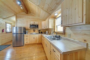 28 Mi to Downtown Louisville: Serene Farm Getaway