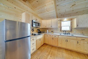 28 Mi to Downtown Louisville: Serene Farm Getaway