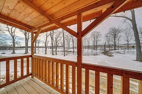28 Mi to Downtown Louisville: Serene Farm Getaway