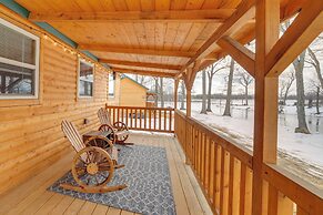 28 Mi to Downtown Louisville: Serene Farm Getaway