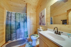 28 Mi to Downtown Louisville: Serene Farm Getaway