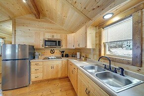 28 Mi to Downtown Louisville: Serene Farm Getaway