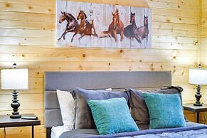 31 Mi to Louisville: Cabin on 235 Acres!