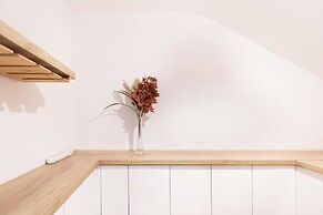 Bucharest Studios Los Angeles Room