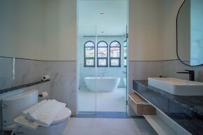 FIFTH ELEMENT pool villa by NLA