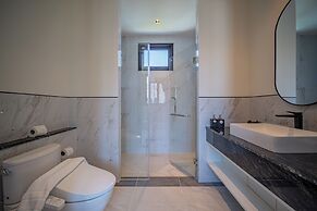 FIFTH ELEMENT pool villa by NLA