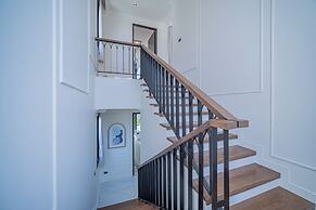 FIFTH ELEMENT pool villa by NLA