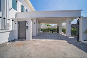 FIFTH ELEMENT pool villa by NLA