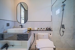 FIFTH ELEMENT pool villa by NLA