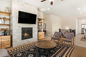 2 Units Reunion Property 7 Bedroom Home