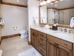 Vail Mountain View #402 4 Bedroom Condo