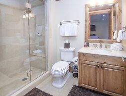 Vail Mountain View #402 4 Bedroom Condo