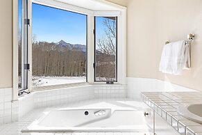 Wapiti Lane 4 Bedroom Home
