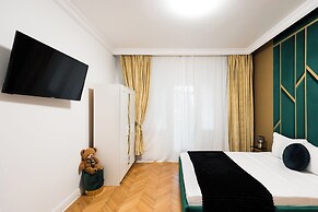 Bucharest Studios Paris Room