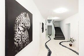 Bucharest Studios Paris Room