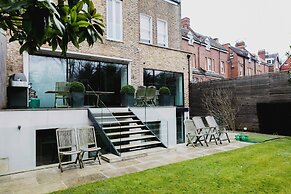 Priory Road by Onefinestay