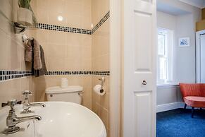 The Lanterns - 9 Bedroom - Sleeps 17 - Saundersfoot Village Centre