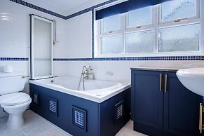 The Lanterns - 9 Bedroom - Sleeps 17 - Saundersfoot Village Centre