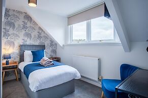 The Lanterns - 9 Bedroom - Sleeps 17 - Saundersfoot Village Centre