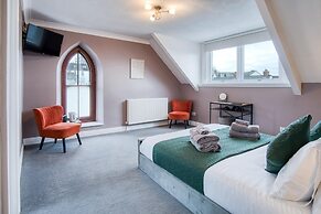 The Lanterns - 9 Bedroom - Sleeps 17 - Saundersfoot Village Centre