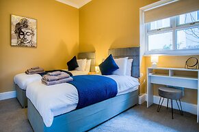 The Lanterns - 9 Bedroom - Sleeps 17 - Saundersfoot Village Centre