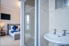 The Lanterns - 9 Bedroom - Sleeps 17 - Saundersfoot Village Centre