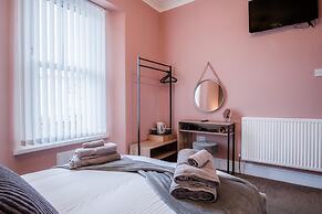 The Lanterns - 9 Bedroom - Sleeps 17 - Saundersfoot Village Centre
