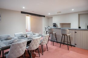 The Lanterns - 9 Bedroom - Sleeps 17 - Saundersfoot Village Centre