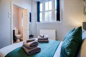 The Lanterns - 9 Bedroom - Sleeps 17 - Saundersfoot Village Centre