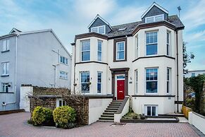 The Lanterns - 9 Bedroom - Sleeps 17 - Saundersfoot Village Centre