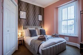 The Lanterns - 9 Bedroom - Sleeps 17 - Saundersfoot Village Centre